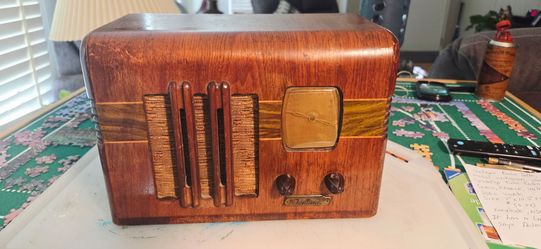 Admiral Vintage Tube Radio Wood Cabinet
