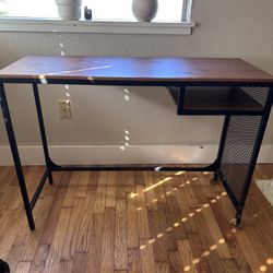 Minimal desk