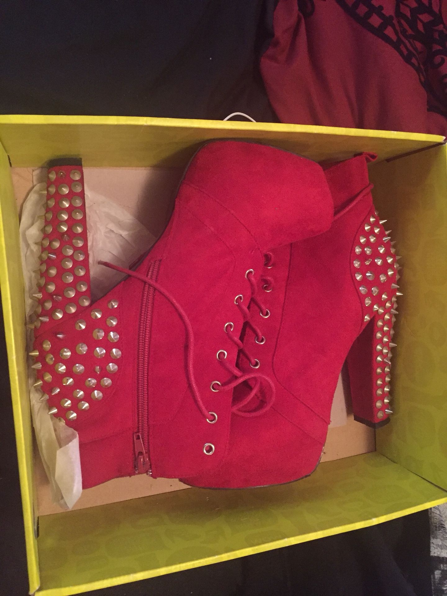 Red heels size 9