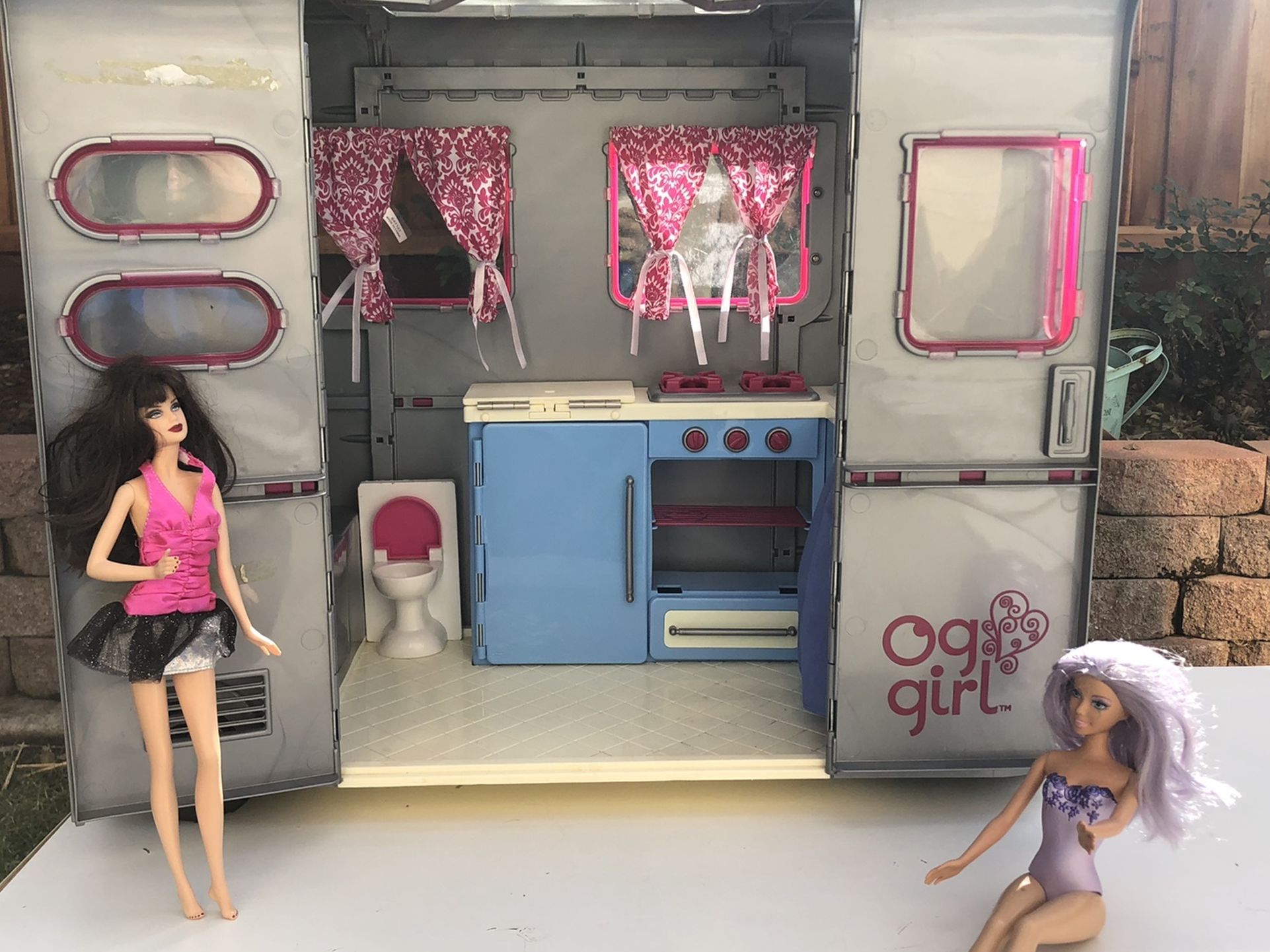Toy Og Girl Trailer With Dolls