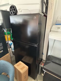 Kenmore 18.2 Cu Ft Top-Freezer Refrigerator – Excellent Working Condition