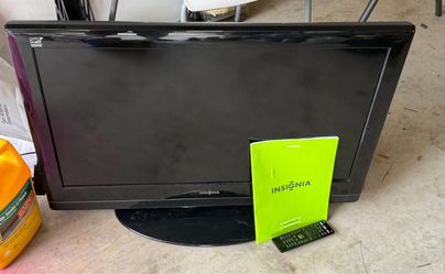 32” Insignia Smart TV w/remote & guide 720