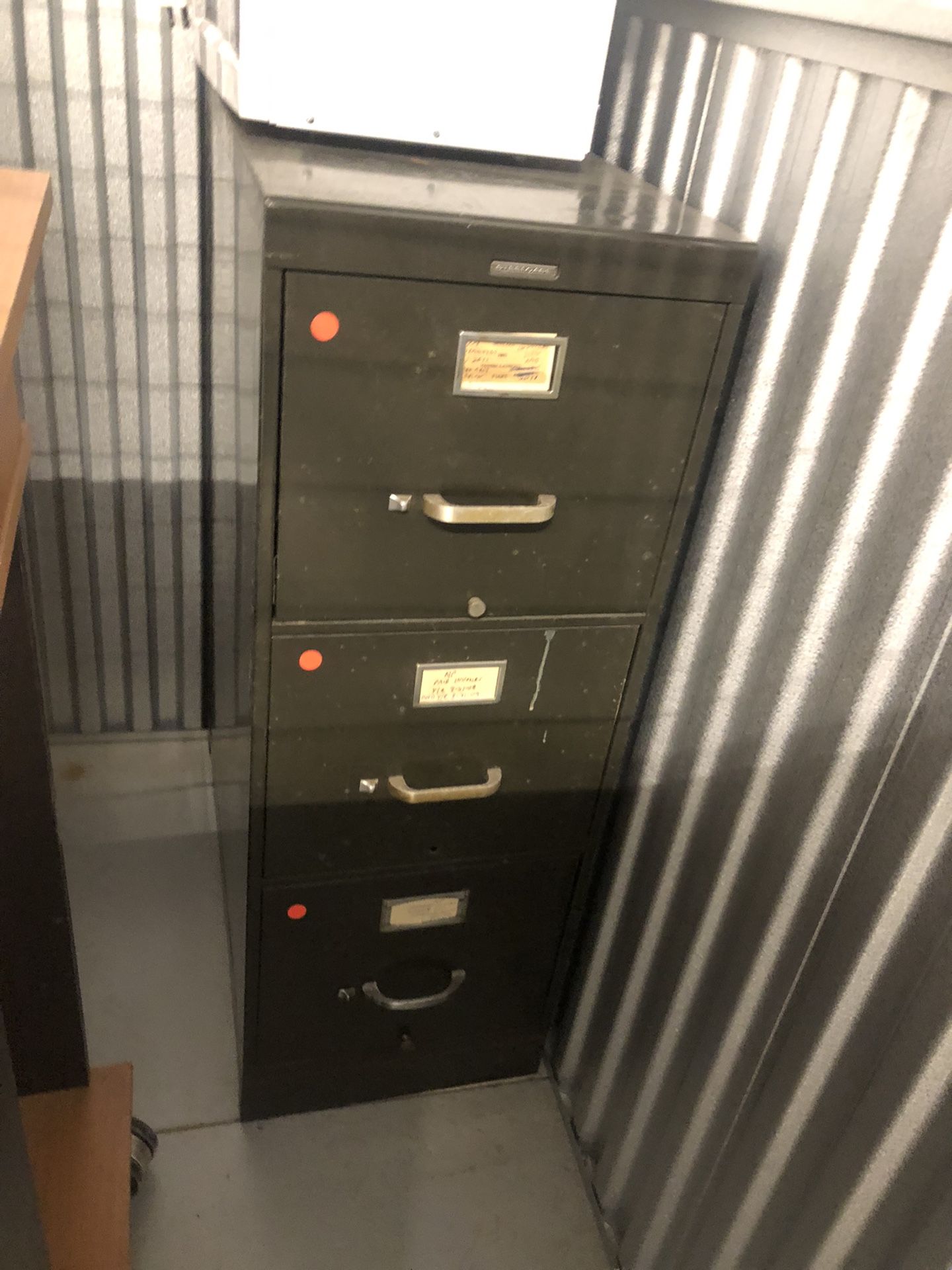 File cabinet great condition 3 drawer