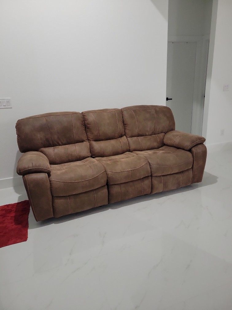 Sofá Reclinable,poco uso, casi nuevo.