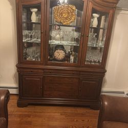 Raymore And Flanagan  Mahogany  China Cabinet