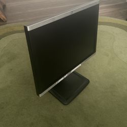HP 22” Monitor w/ Adjustable Stand – Works Perfectly