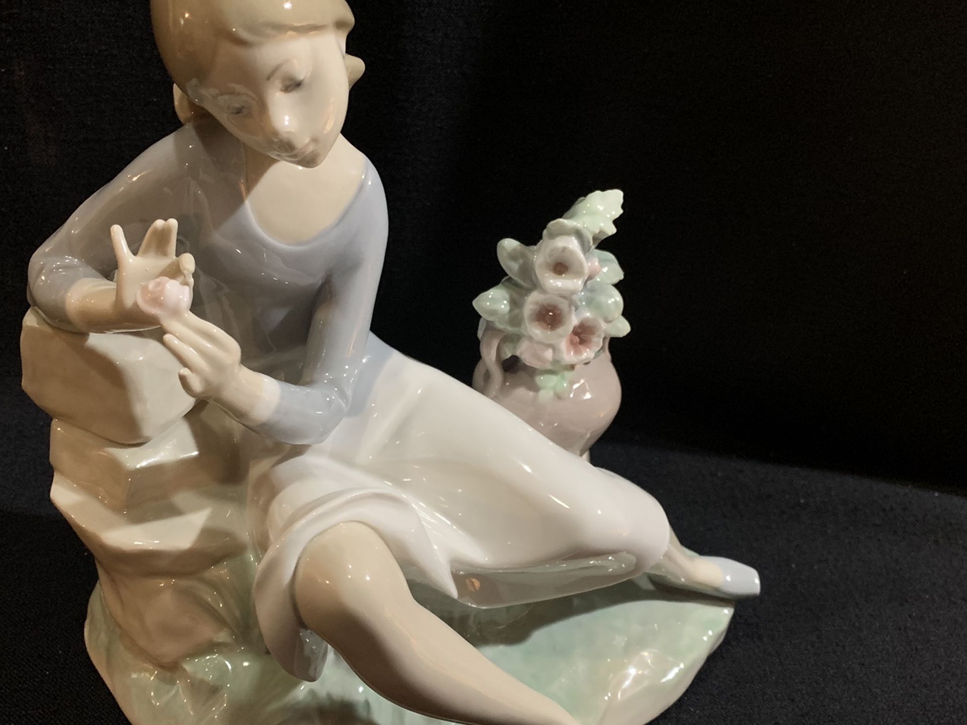 Lladro “Rosalinda” Mint Condition Approx 8” X 8”