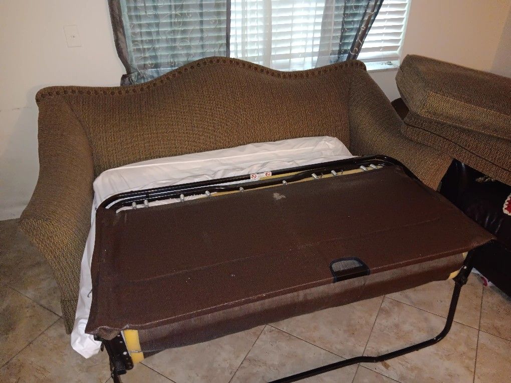 Pullout Couch/bed