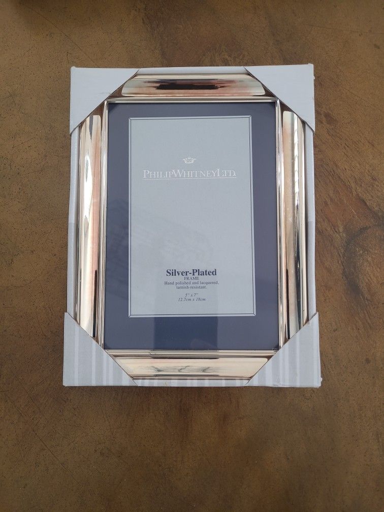 Silver Photo Frame. New Condition 5x7