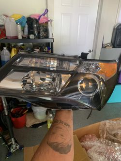 2010 Acura MDX left side headlight
