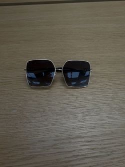 Dolce & Gabbana Oversized Square Sunglasses – Gold Frame – Excellent Condition