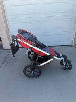 Thule jogging stroller red