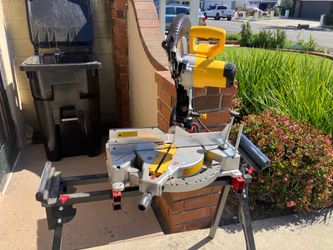 Dewalt DWS715 12" Sliding Miter Saw with stand