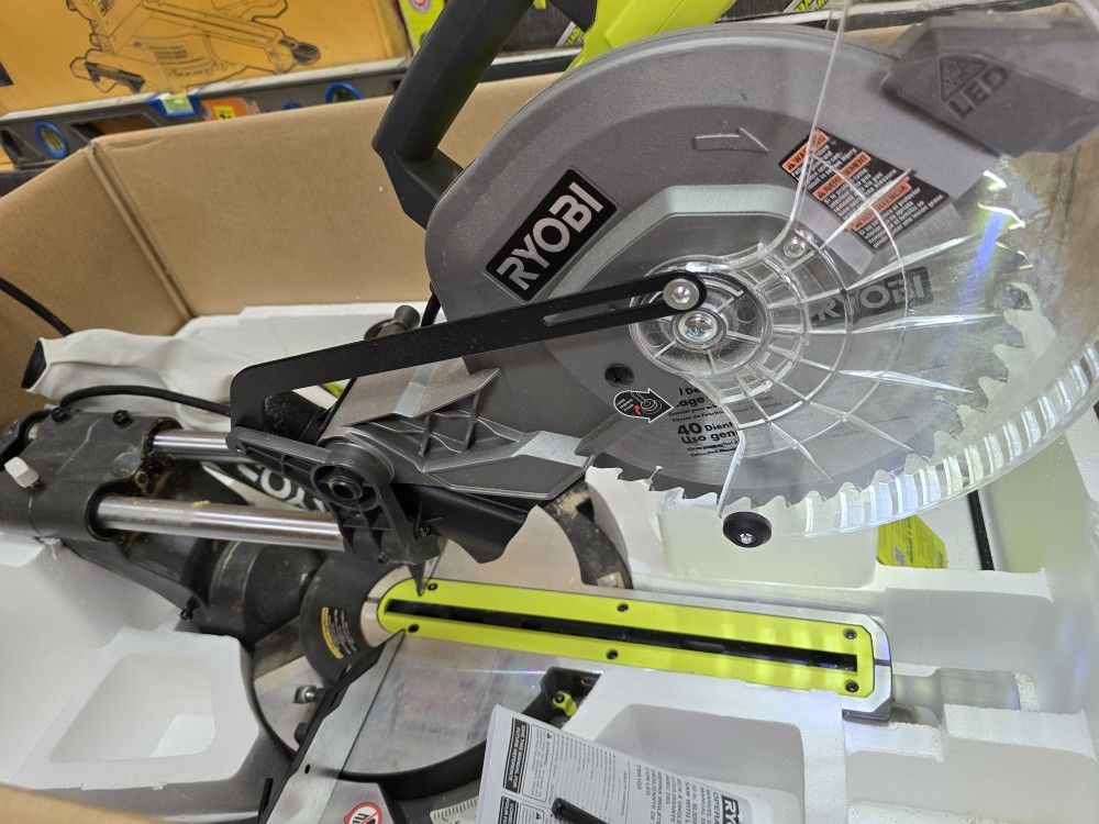 10in Sliding Compound Mitersaw, Slightly Used, Excellent Condition, Financing Available