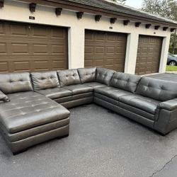 Couch/Sofa Sectional - Leather - Macy’s - Delivery Available 🚛