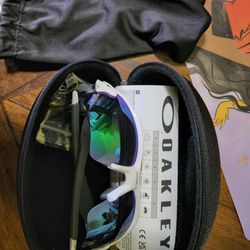 Oakley Sunglasses (White)