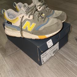 Sz2 New Balance Shoes