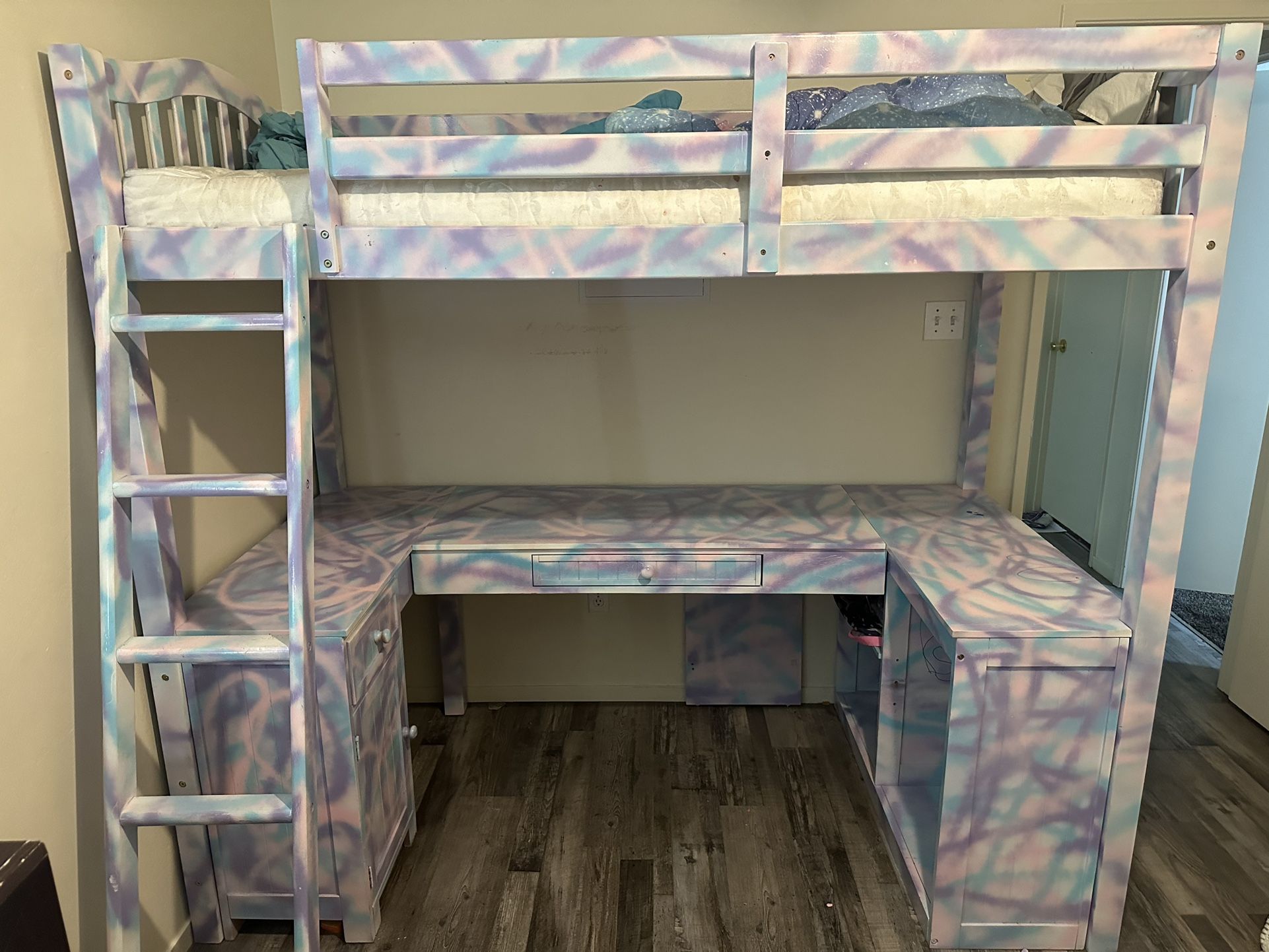 Twin Size Bed With Built In Desk An Drawers