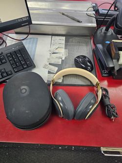 10035 Beats Studio Over-Ear Headphones with Case 84206