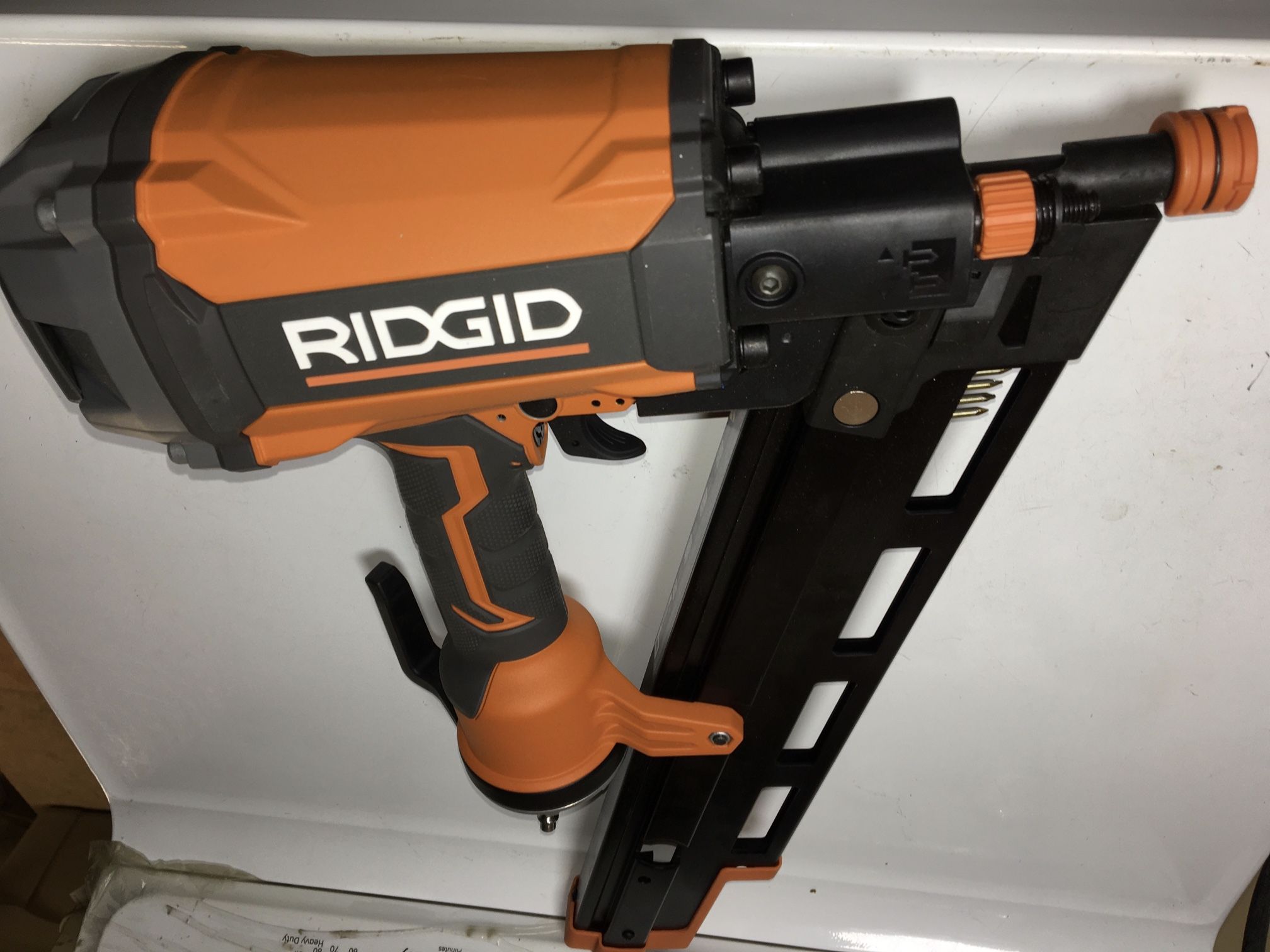 Ridgid R350RHF Pneumatic 21-Deg. 3-1/2” round head framing nailer