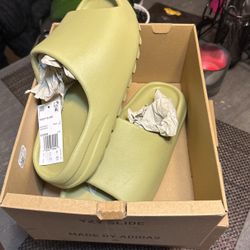 Yeezys Size 9 