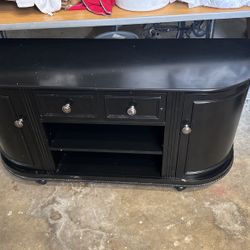 TV STAND FOR FREE