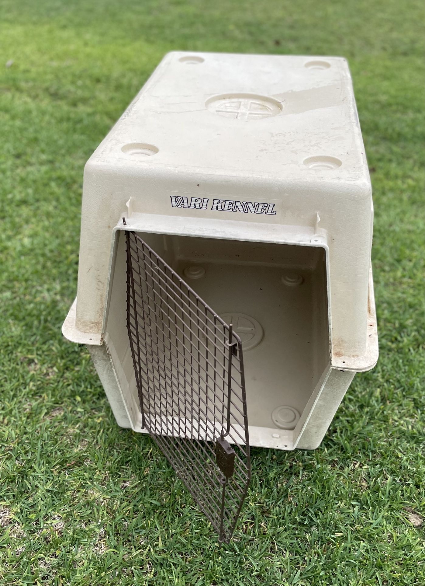 Vari Kennel 40” Safe Travel & Training Kennel Preloved Condition Large Dog Crate 70-90 Pounds