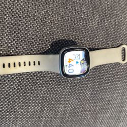 Fitbit Versa 4