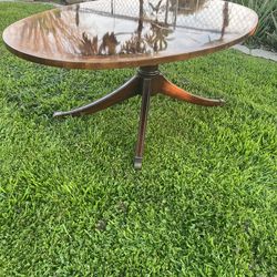 Coffee table comes with glass top