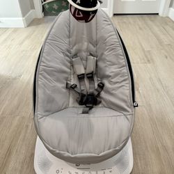 MamaRoo Baby Swing Like New. SE Chandler