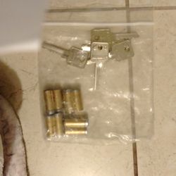 4 Keyed Alike "medeco" Lock Cylinders W/5 Keys