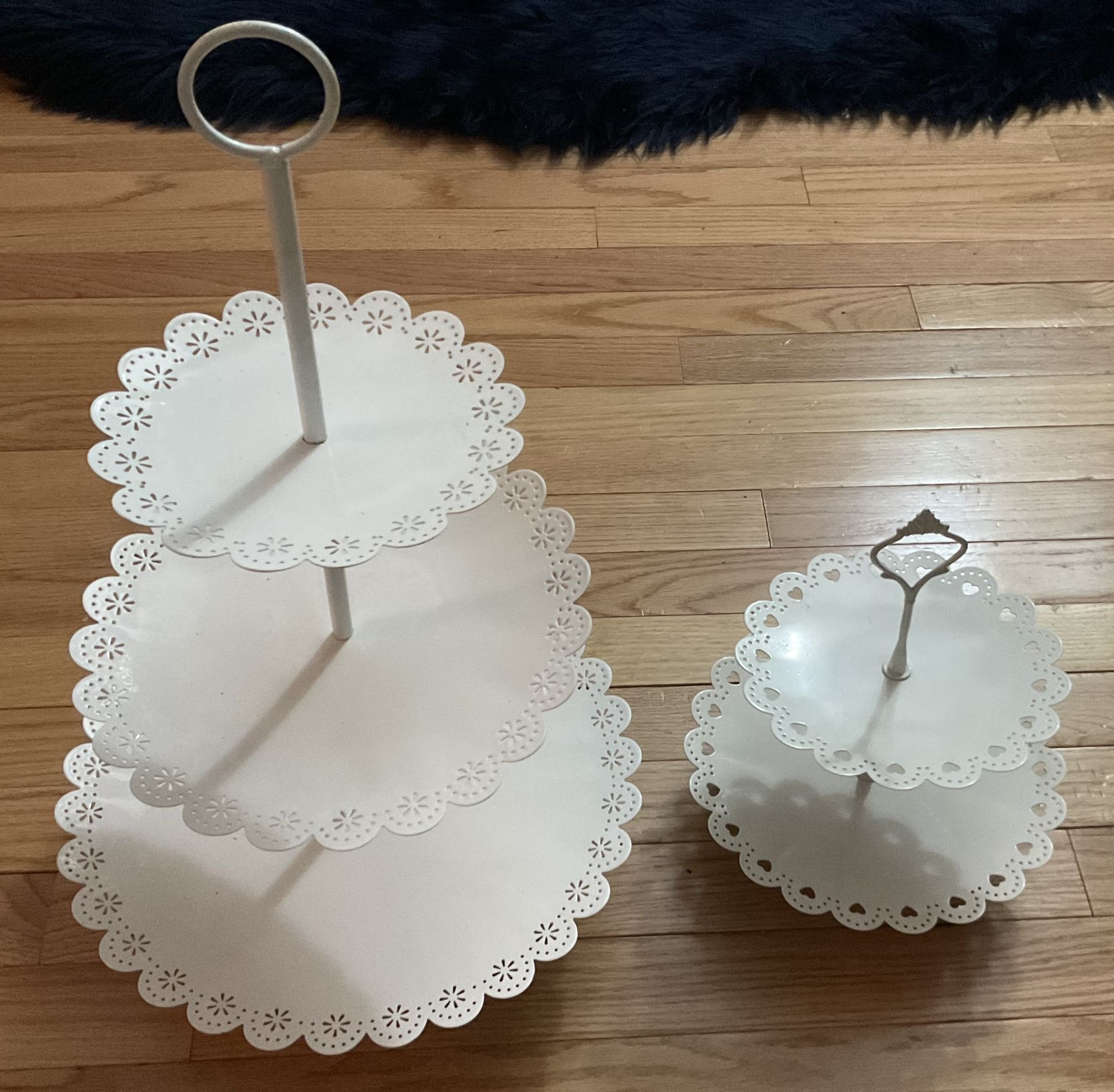 Set Of 2 White Cupcake Stands