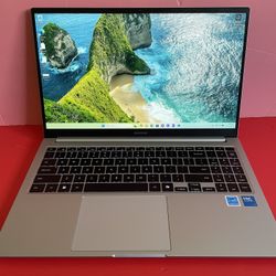 Samsung Galaxy Book 4 (2024 model) 15.6” FHD i7 14th generation 16gb Ram 512GB SSD great laptop 
