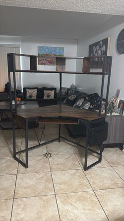 Corner desk