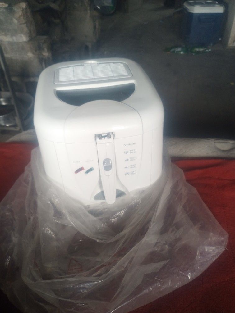 New Durabrand Deep Fryer Cool Touch White 1.5 L Capacity White #JD5336