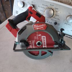  Milwaukee
M18 FUEL 18V Lithium-Ion Brushless Cordless 7-1/4 in. Circular Saw (Tool-Only)