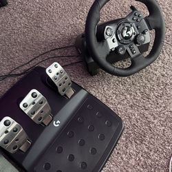 Logitech G923 Racing wheel and pedals