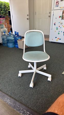 Free kids desk chair
