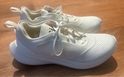 APL  Women’s TechLoom Dream Sneakers.  Size 8