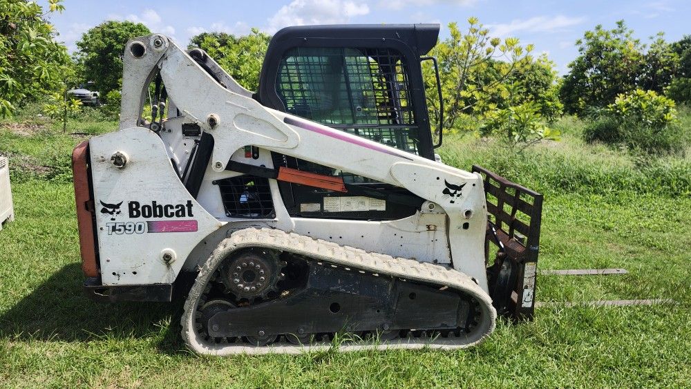 Bobcat T590