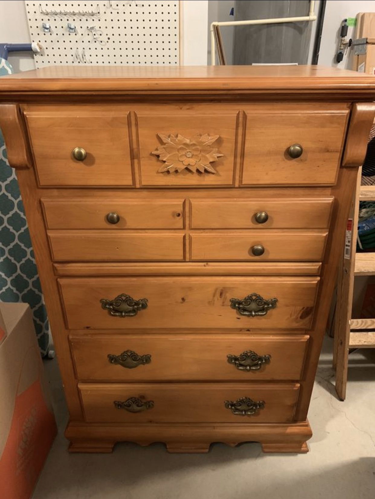 5 Drawer Dresser ( can deliver)