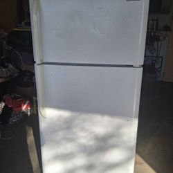 FRIGIDAIRE REFRIGERATOR 💦 🧊 🥶 