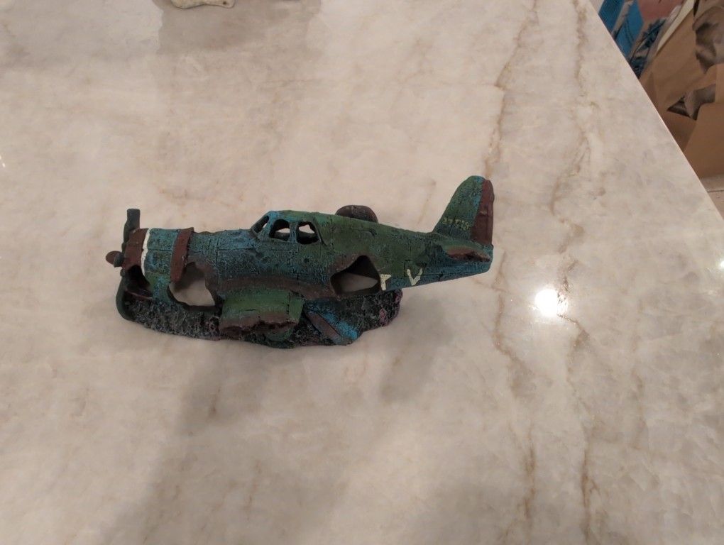 Crashed Plane Decoration For Fish Tank