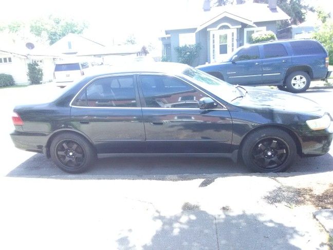 2000 HONDA ACCORD 4 DOOR WITH CUSTOM BLACK AFTER MARKET RIMS