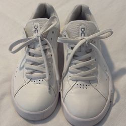 On cloud Sneakers Size 7.5
