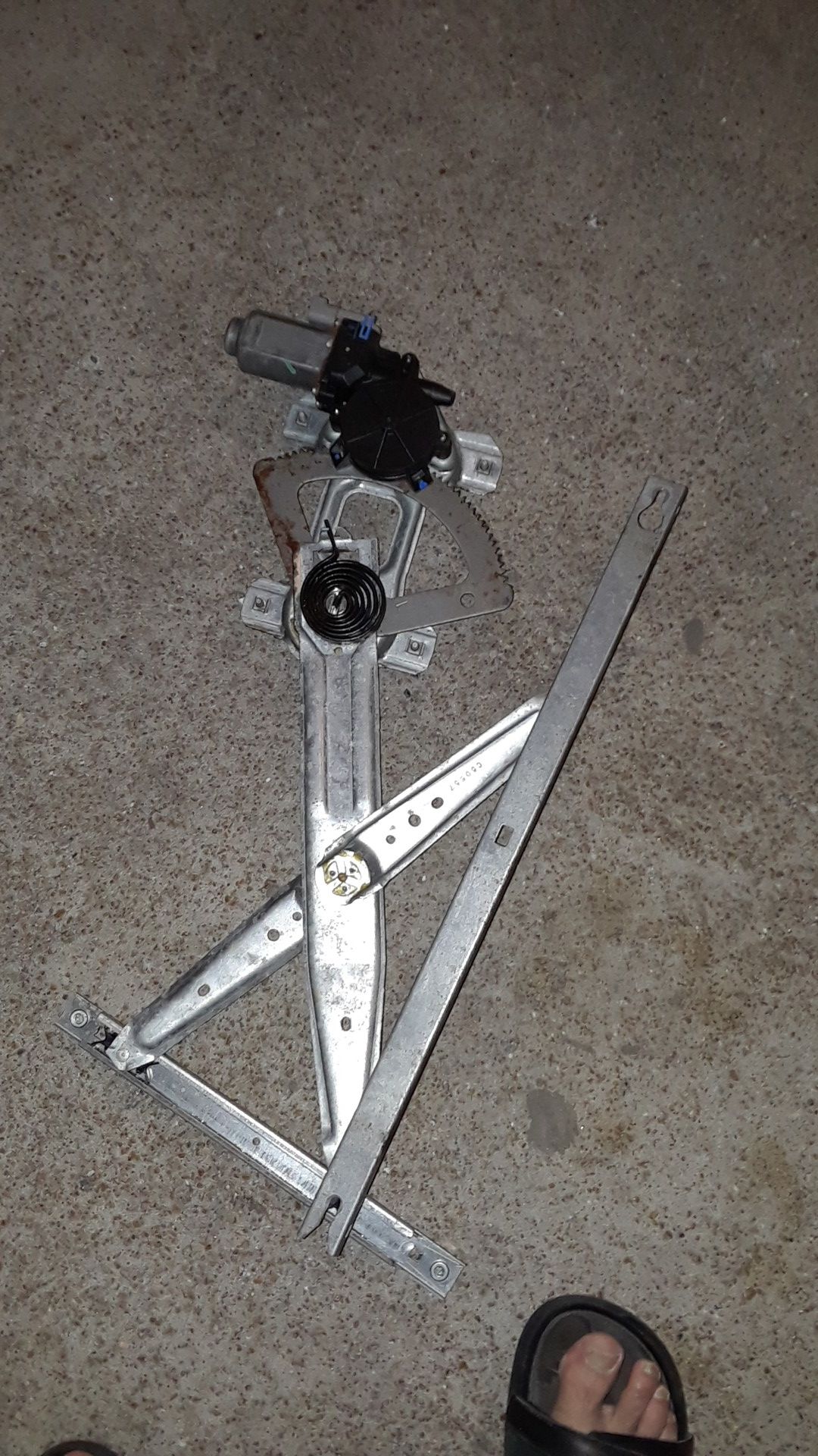 Window motor and regulator assembly are 2011 and 2017 Ford F250