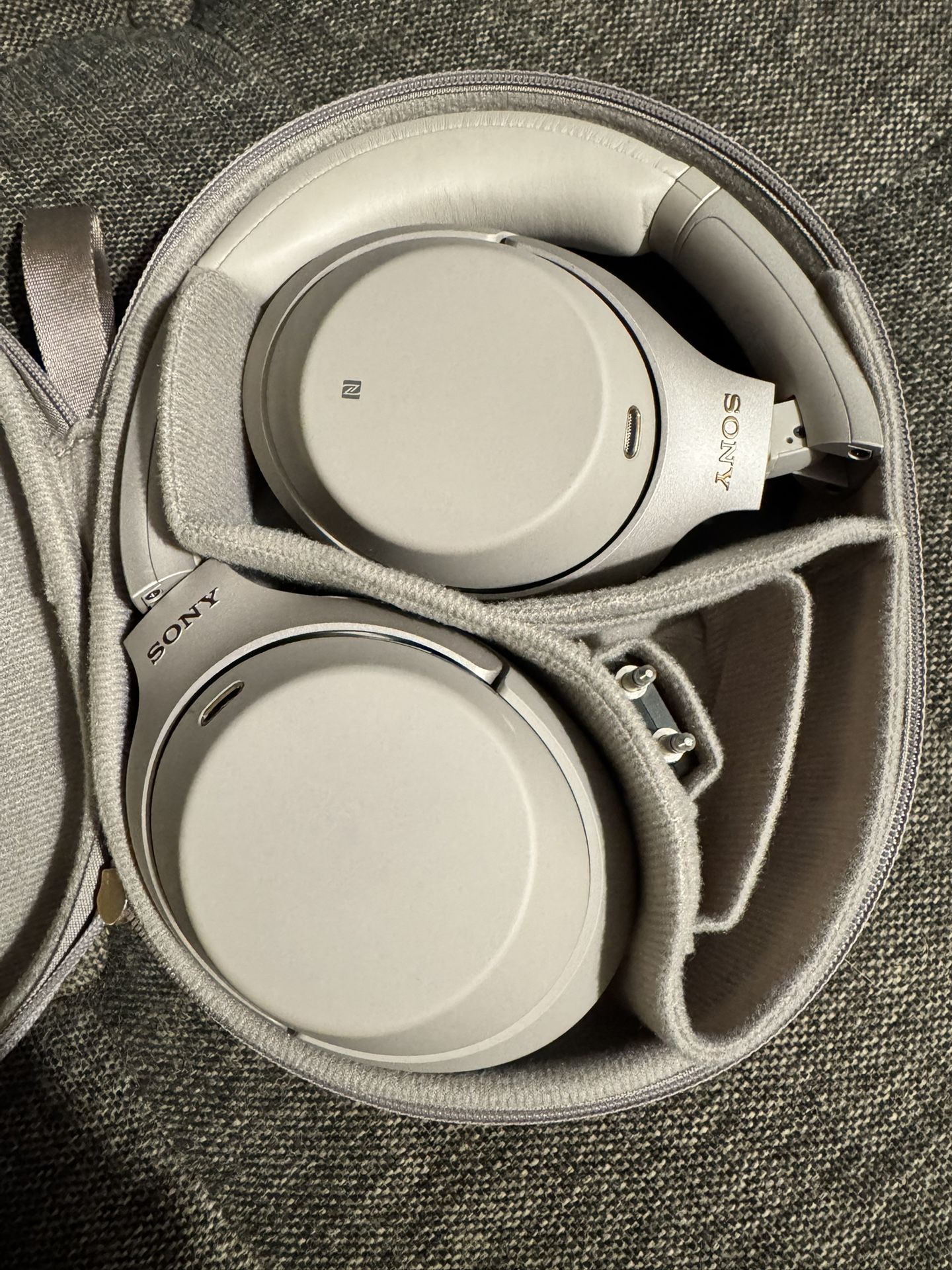 Sony WH-1000XM3 Noise Cancelling Headphone Bluetooth with Microphone