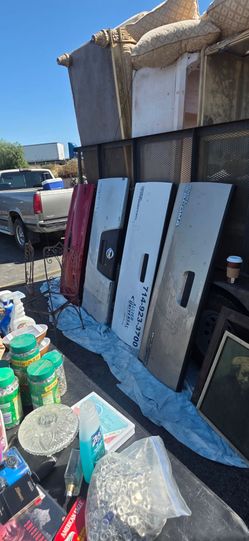 Toyota Tacoma Tailgates – OEM – Multiple Available