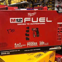 Milwaukee New Installation Drill Driver Kit 12M Batteries And Charger 