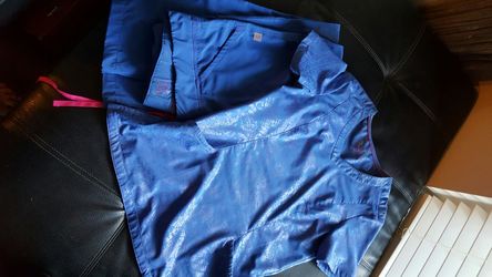 Small scrubs scrub set $10